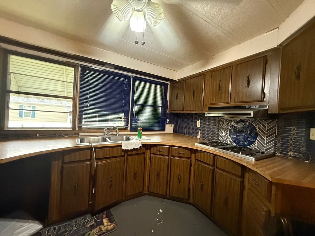 110 HUNTSBRIDGE Road 110, Matteson, IL 60443 — photo 2