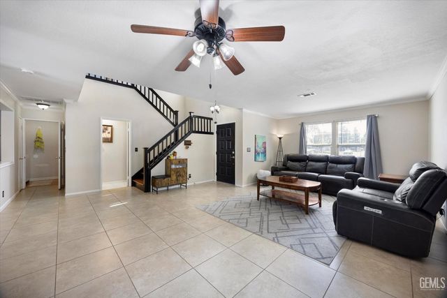 5812 California Spring Drive, Bakersfield, CA 93313