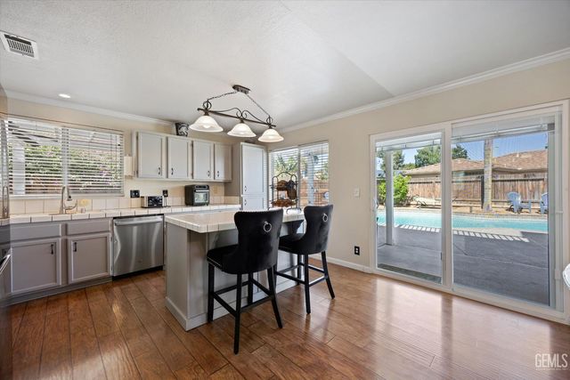 5812 California Spring Drive, Bakersfield, CA 93313