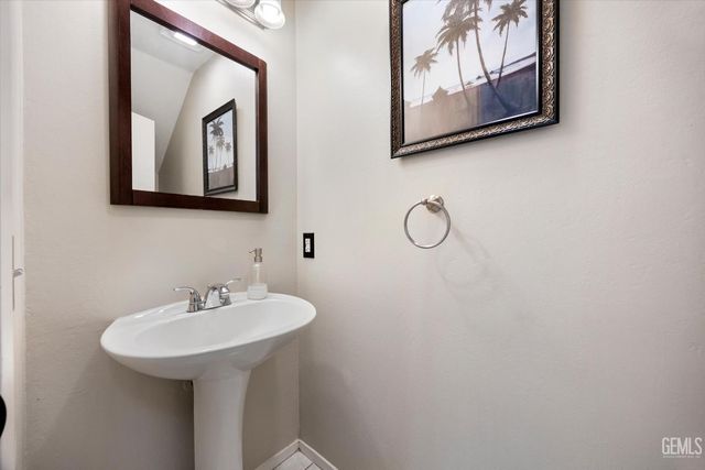 5812 California Spring Drive, Bakersfield, CA 93313