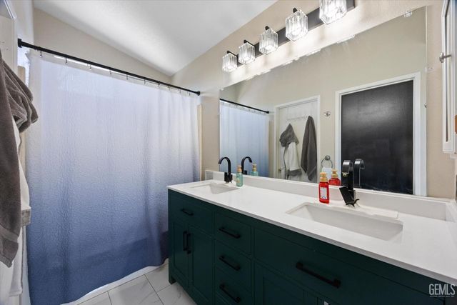 5812 California Spring Drive, Bakersfield, CA 93313