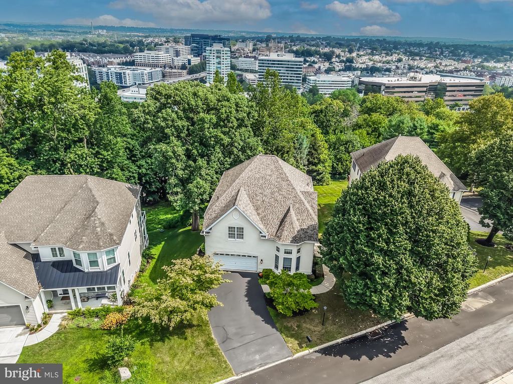 1022 RIVERVIEW LN, CONSHOHOCKEN, PA 19428 — exterior