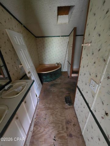 4070 Mccall Lane, Marianna, FL 32448