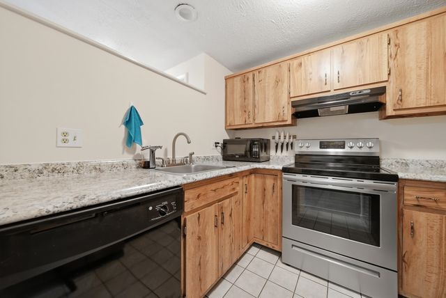 7 Cortez Dr Unit 40, Nashua, NH 03062