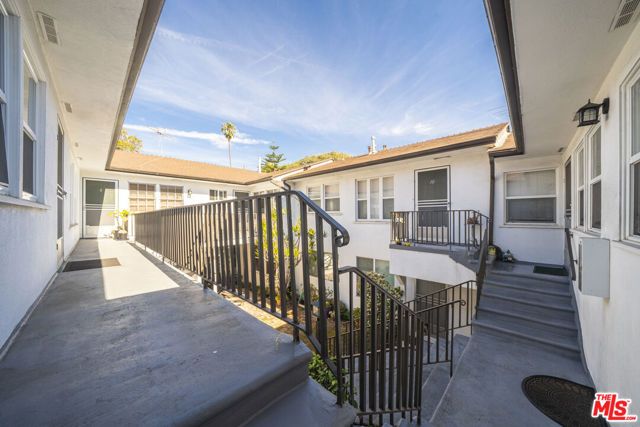 12012 WASHINGTON Place, Los Angeles, CA 90066
