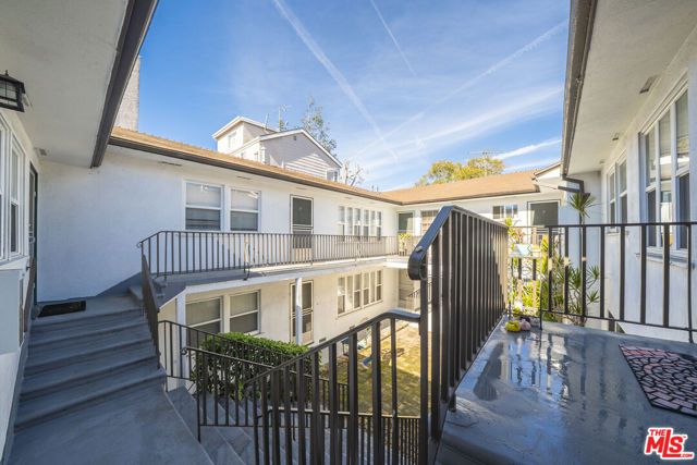 12012 WASHINGTON Place, Los Angeles, CA 90066