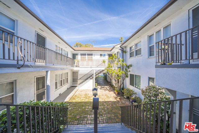 12012 WASHINGTON Place, Los Angeles, CA 90066