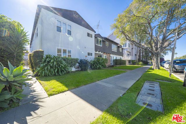 12012 WASHINGTON Place, Los Angeles, CA 90066