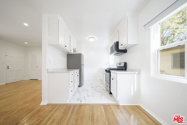 12012 WASHINGTON Place, Los Angeles, CA 90066