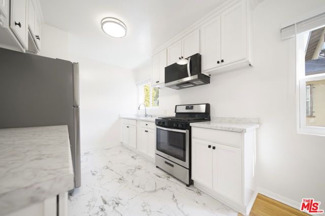 12012 WASHINGTON Place, Los Angeles, CA 90066