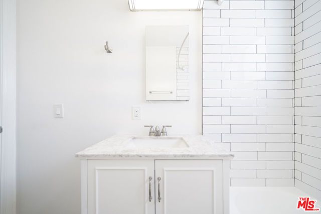 12012 WASHINGTON Place, Los Angeles, CA 90066