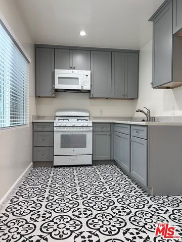 12012 WASHINGTON Place, Los Angeles, CA 90066