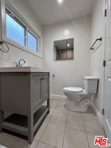 12012 WASHINGTON Place, Los Angeles, CA 90066