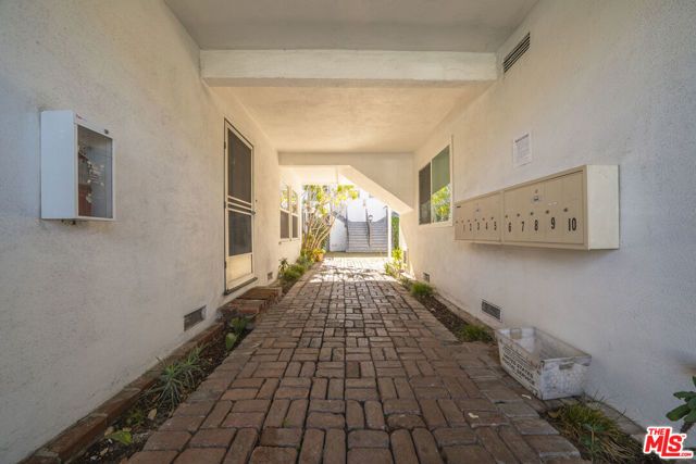 12012 WASHINGTON Place, Los Angeles, CA 90066