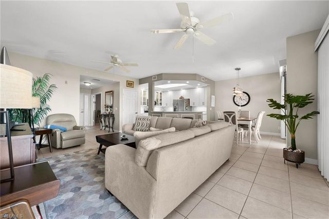 201 Vintage Bay DR B15, Marco Island, FL 34145