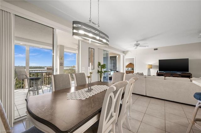 201 Vintage Bay DR B15, Marco Island, FL 34145