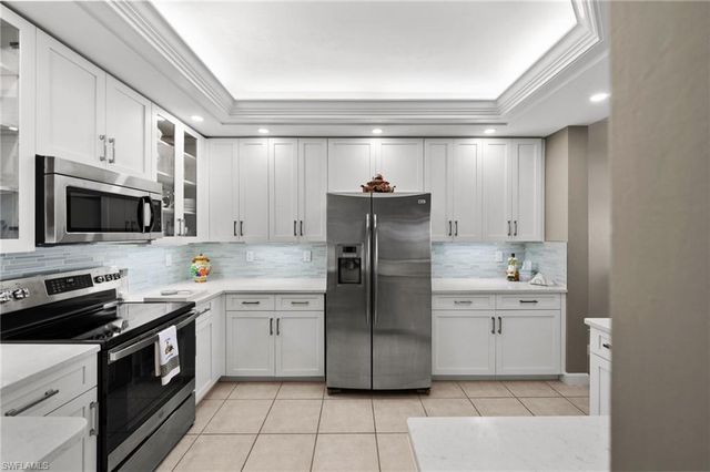 201 Vintage Bay DR B15, Marco Island, FL 34145