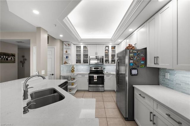 201 Vintage Bay DR B15, Marco Island, FL 34145