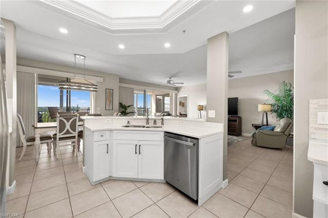 201 Vintage Bay DR B15, Marco Island, FL 34145