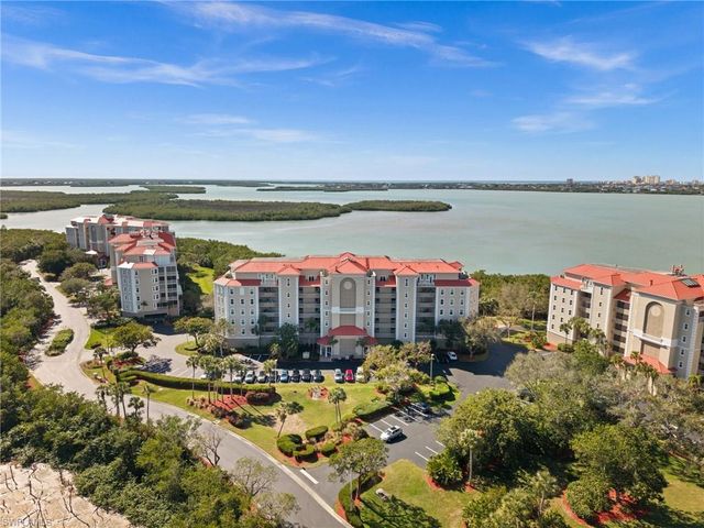 201 Vintage Bay DR B15, Marco Island, FL 34145