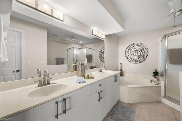 201 Vintage Bay DR B15, Marco Island, FL 34145