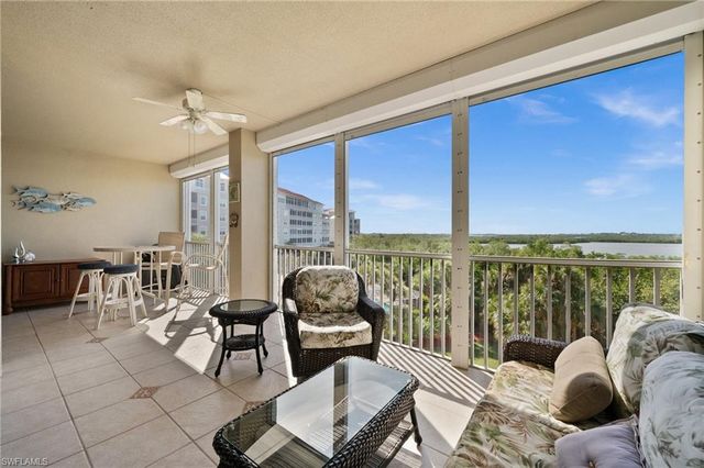 201 Vintage Bay DR B15, Marco Island, FL 34145