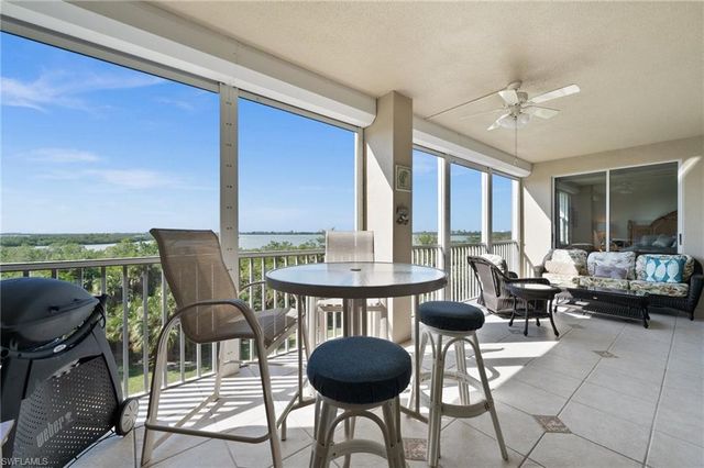 201 Vintage Bay DR B15, Marco Island, FL 34145