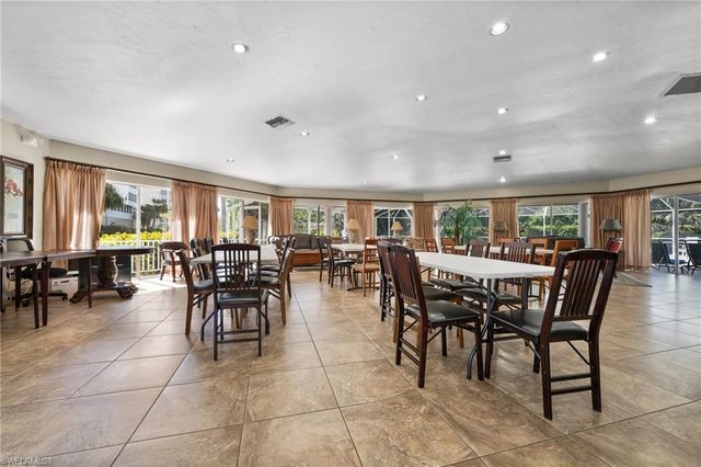 201 Vintage Bay DR B15, Marco Island, FL 34145