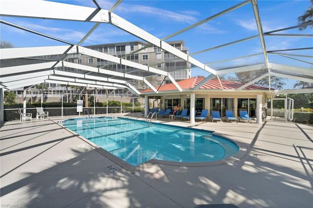 201 Vintage Bay DR B15, Marco Island, FL 34145