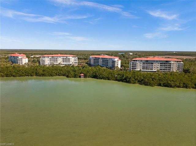 201 Vintage Bay DR B15, Marco Island, FL 34145