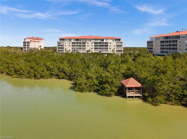 201 Vintage Bay DR B15, Marco Island, FL 34145