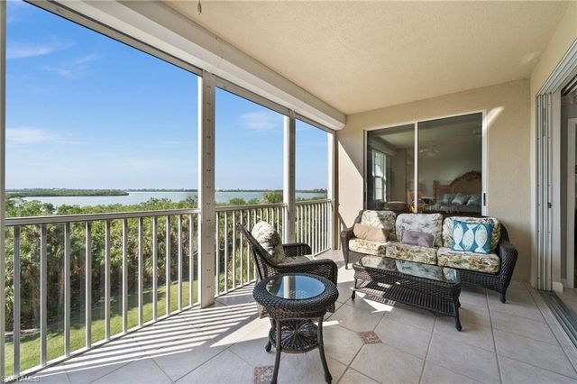 201 Vintage Bay DR B15, Marco Island, FL 34145