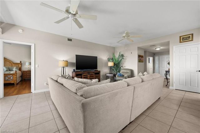 201 Vintage Bay DR B15, Marco Island, FL 34145