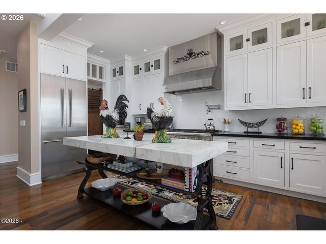 520 Sw COVE Pt, Depoe Bay, OR 97341