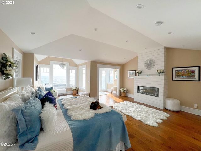 520 Sw COVE Pt, Depoe Bay, OR 97341