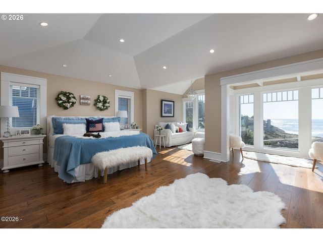 520 Sw COVE Pt, Depoe Bay, OR 97341