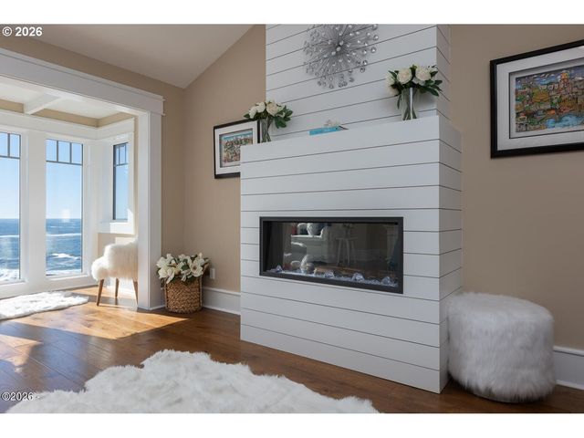 520 Sw COVE Pt, Depoe Bay, OR 97341