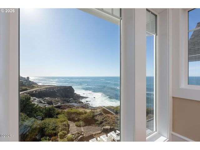 520 Sw COVE Pt, Depoe Bay, OR 97341