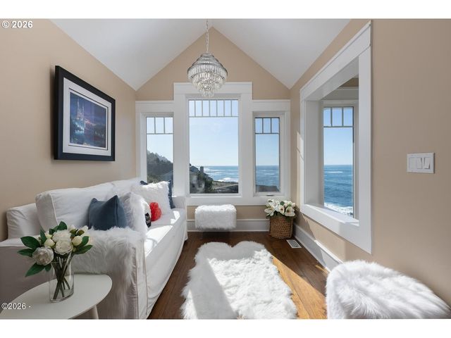 520 Sw COVE Pt, Depoe Bay, OR 97341