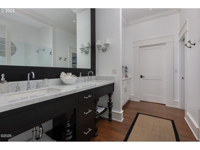 520 Sw COVE Pt, Depoe Bay, OR 97341