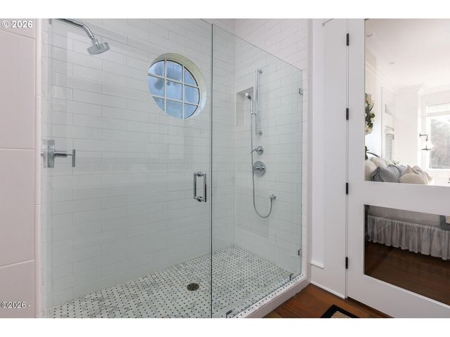 520 Sw COVE Pt, Depoe Bay, OR 97341