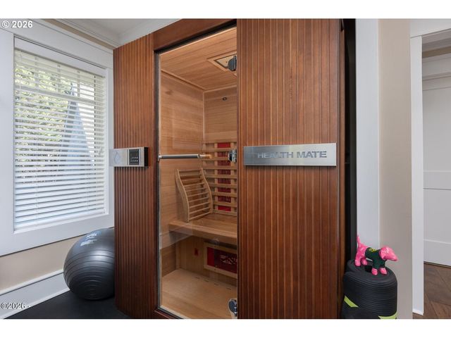 520 Sw COVE Pt, Depoe Bay, OR 97341