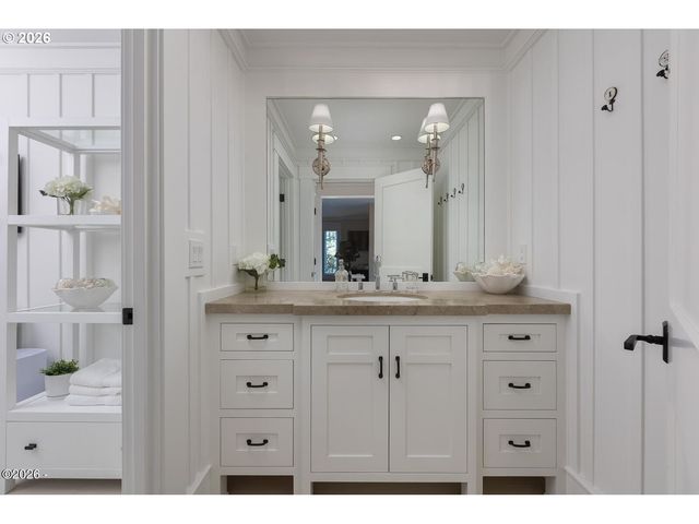 520 Sw COVE Pt, Depoe Bay, OR 97341