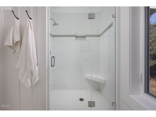 520 Sw COVE Pt, Depoe Bay, OR 97341