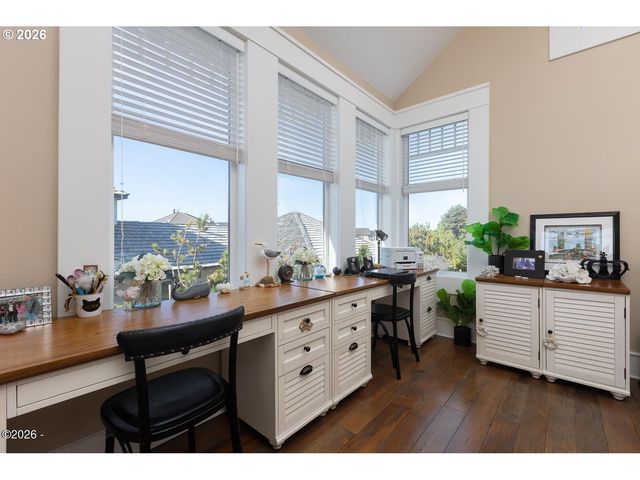 520 Sw COVE Pt, Depoe Bay, OR 97341