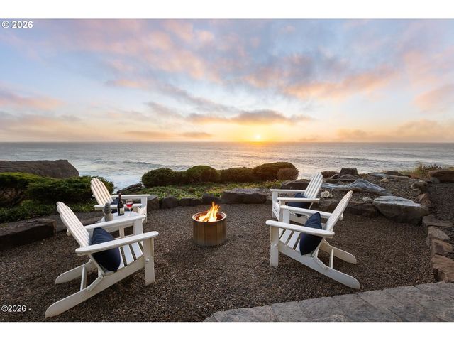 520 Sw COVE Pt, Depoe Bay, OR 97341