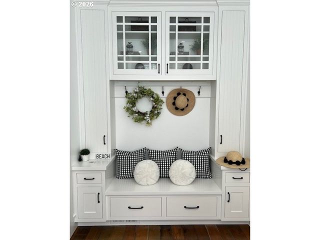 520 Sw COVE Pt, Depoe Bay, OR 97341