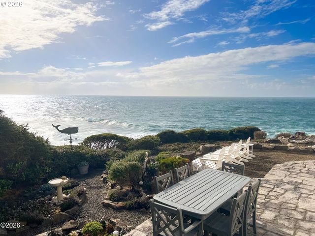 520 Sw COVE Pt, Depoe Bay, OR 97341