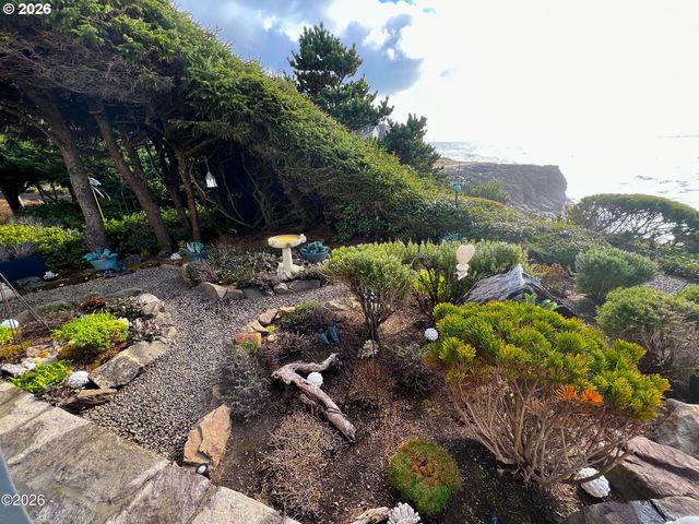 520 Sw COVE Pt, Depoe Bay, OR 97341