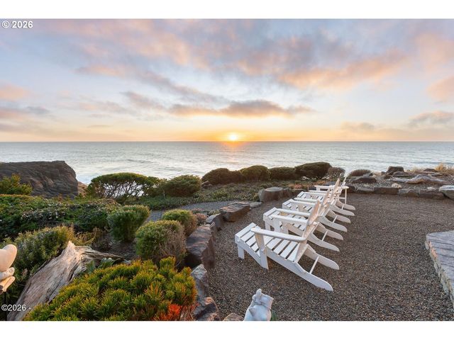 520 Sw COVE Pt, Depoe Bay, OR 97341
